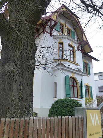 100Jährige Eiche Martin Steca und das Team der Villa