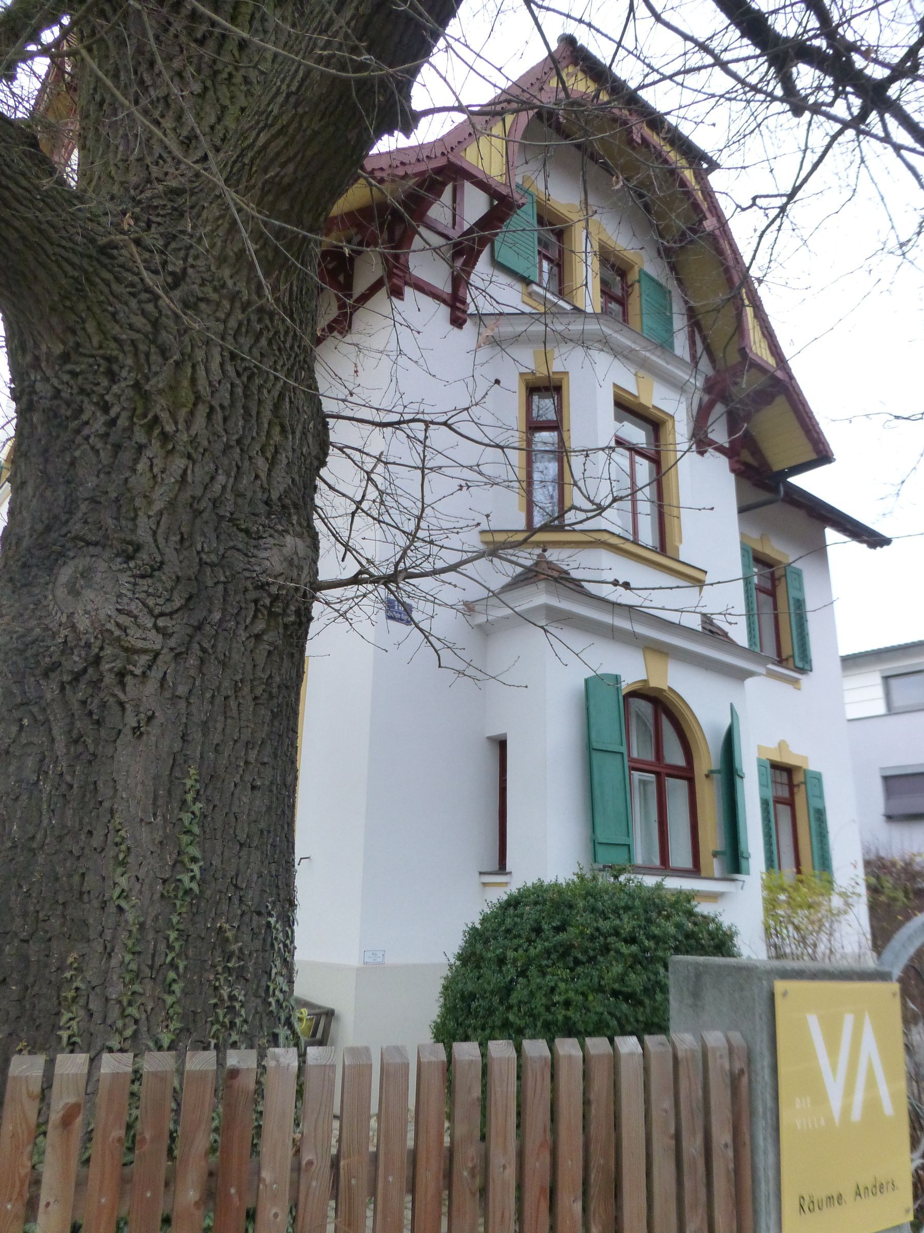 100 jährige Eiche Martin Steca und Team der Villa